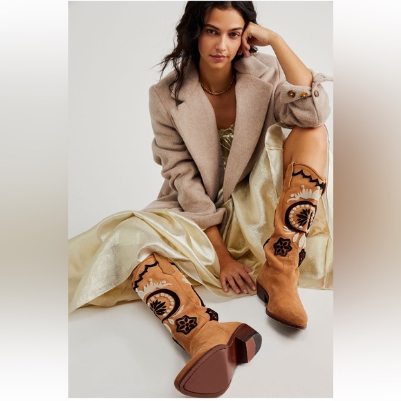Free People Shoes - Free People Roundhouse Stitch boots size 39